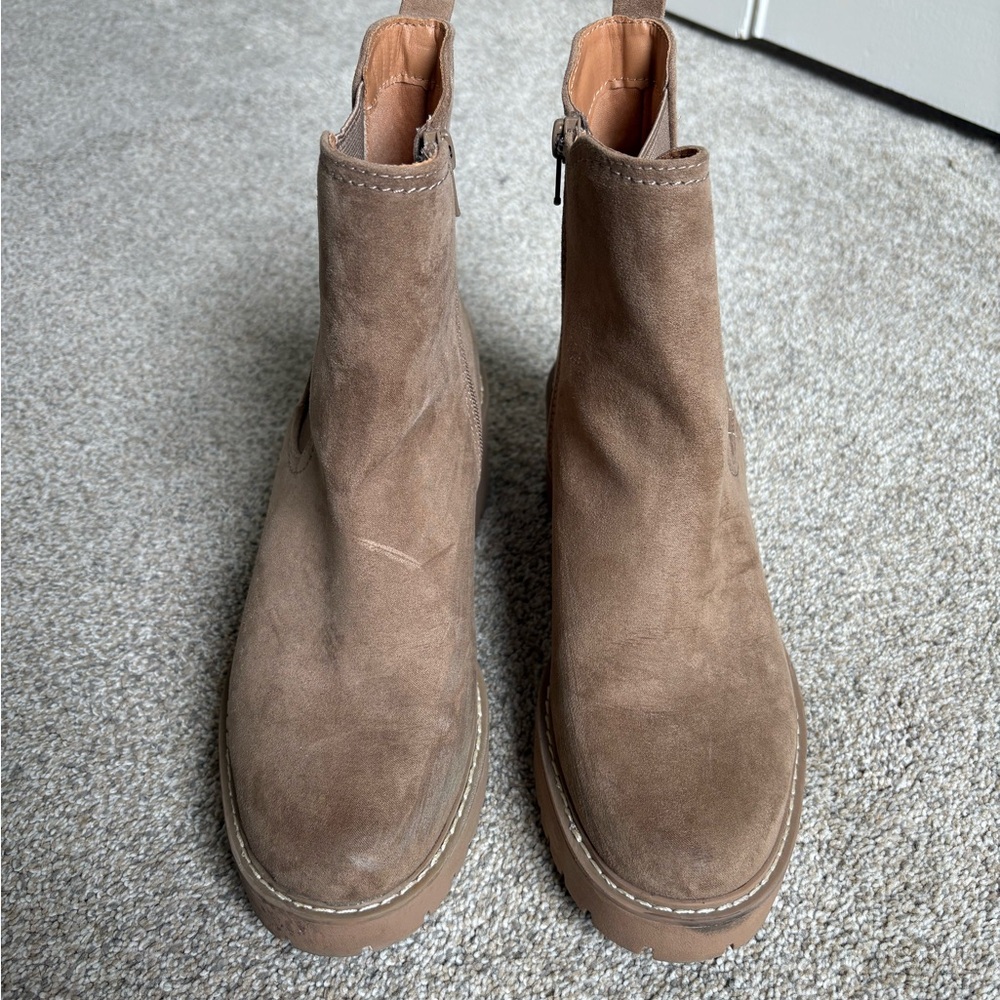 Universal Thread - Women’s Slip On Block Heel Boot - Size 7 - Tan - Picture 4 of 9
